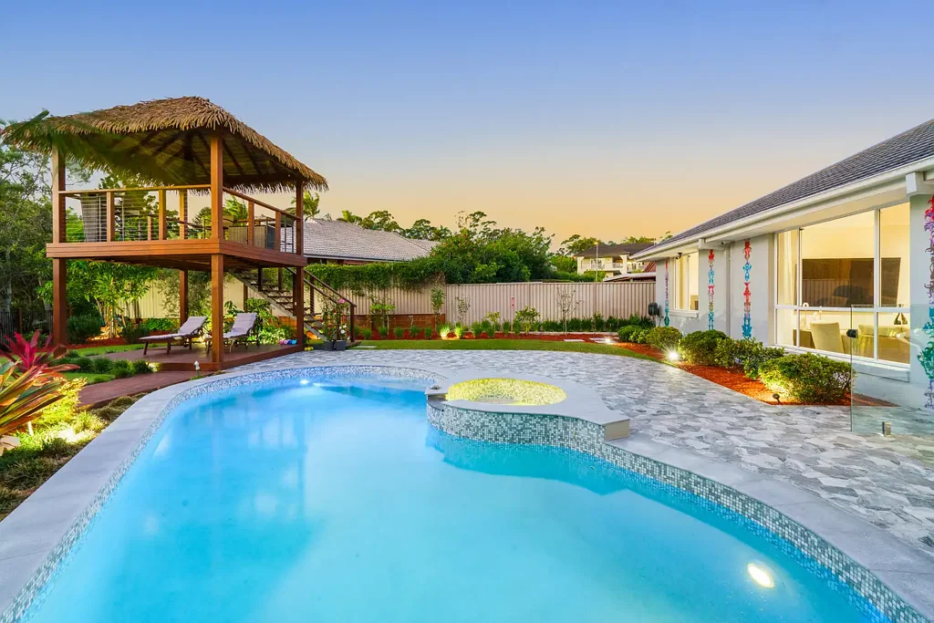 Benowa 4Phòng ngủ Luxury Living Backing Onto Botanical Gardens - Designer Home in Benowa Waters - Large 841m2 block