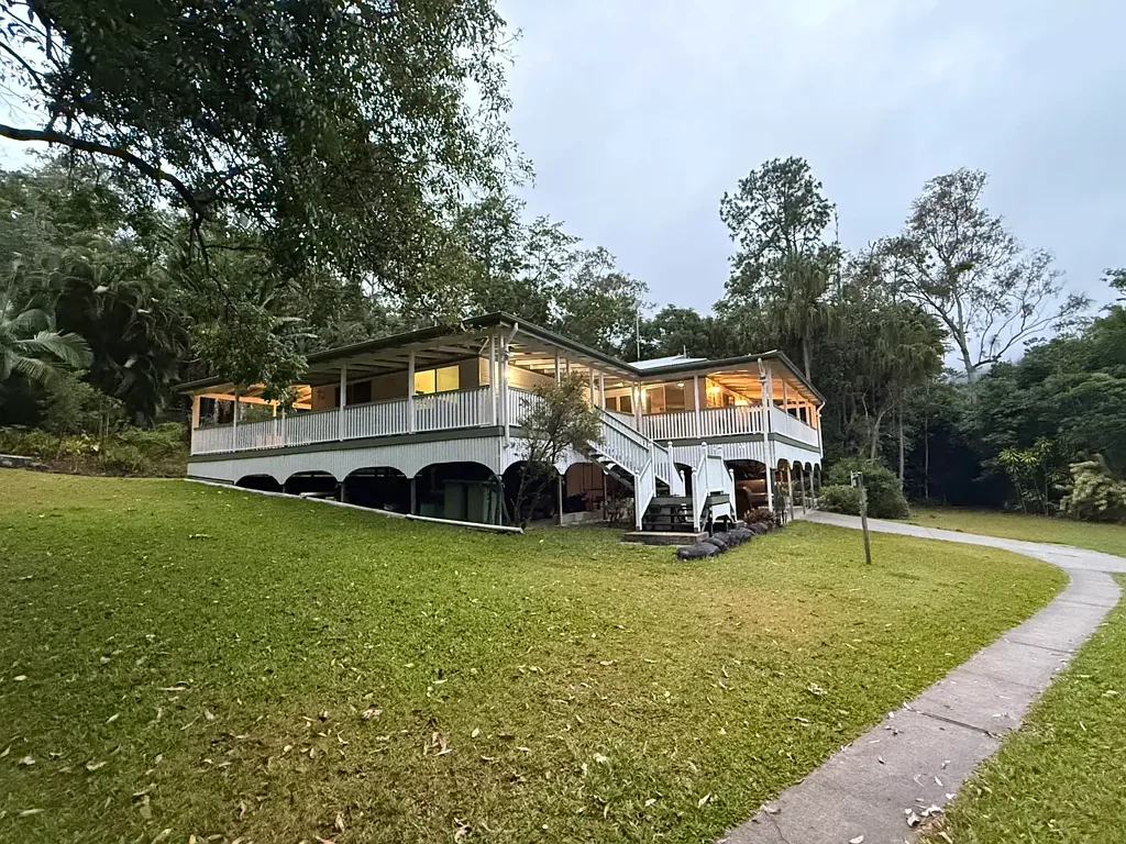 Byfield 5غرفة نوم Prime Acreage with Instant Income Potential