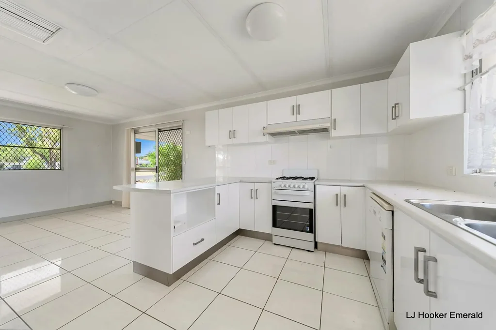 19 Sapphire Avenue, Emerald, QLD 4720
