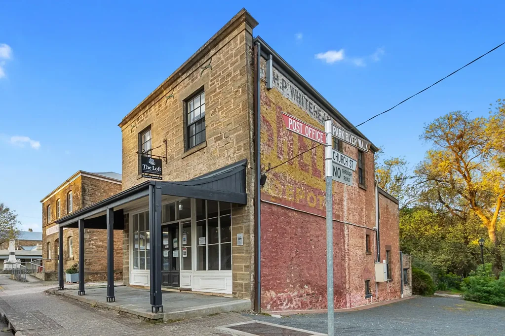 Auburn 4Kwarto EXCEPTIONAL PROPERTY OF HISTORIC SIGNIFICANCE!