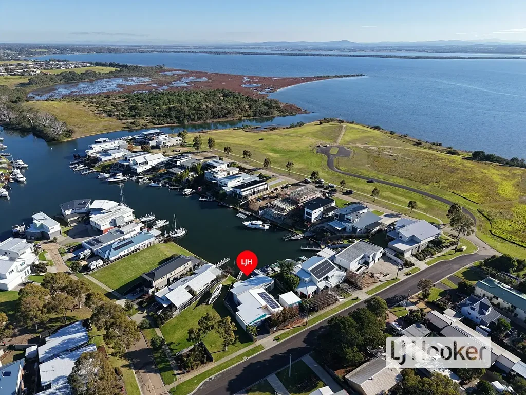 Paynesville 3房  Stunning Waterfront Home