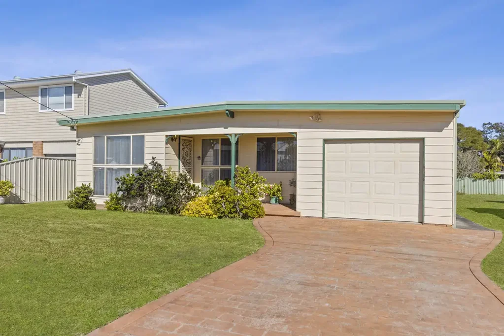 Killarney Vale 2Kwarto Beautifully Presented & Lovingly Cared For!