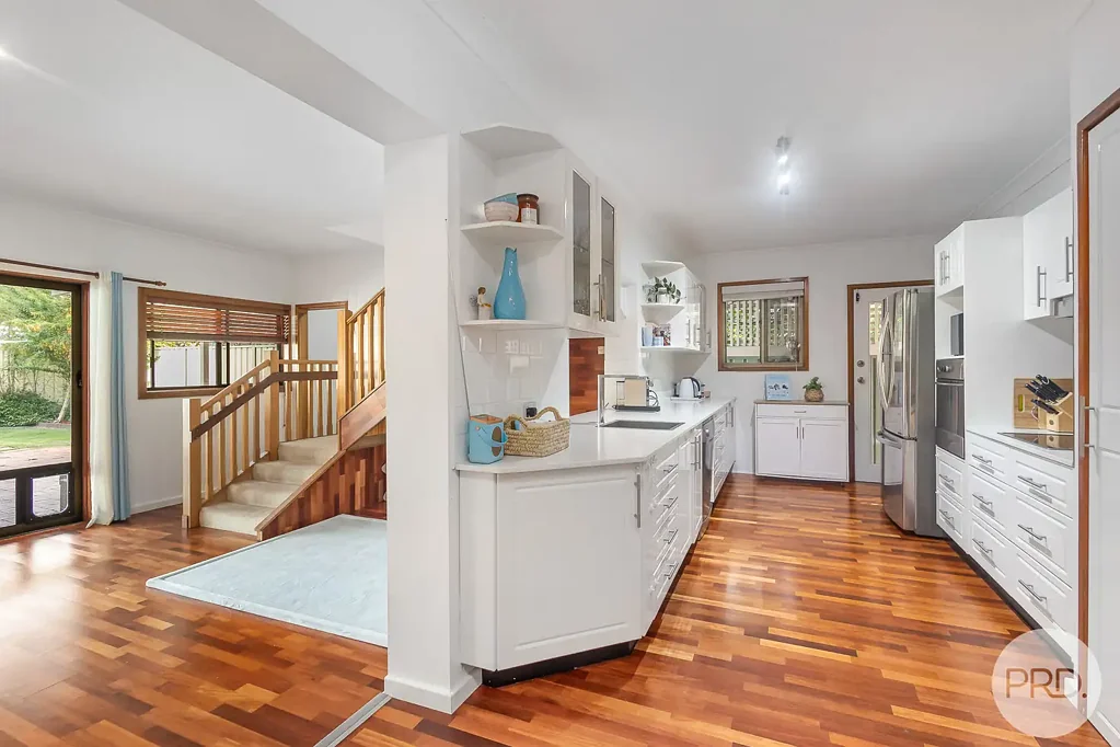 Tanilba Bay 5房  Beautifully Renovated Coastal Home with Pool, Guest Accommodation and Room for a Boat or Caravan