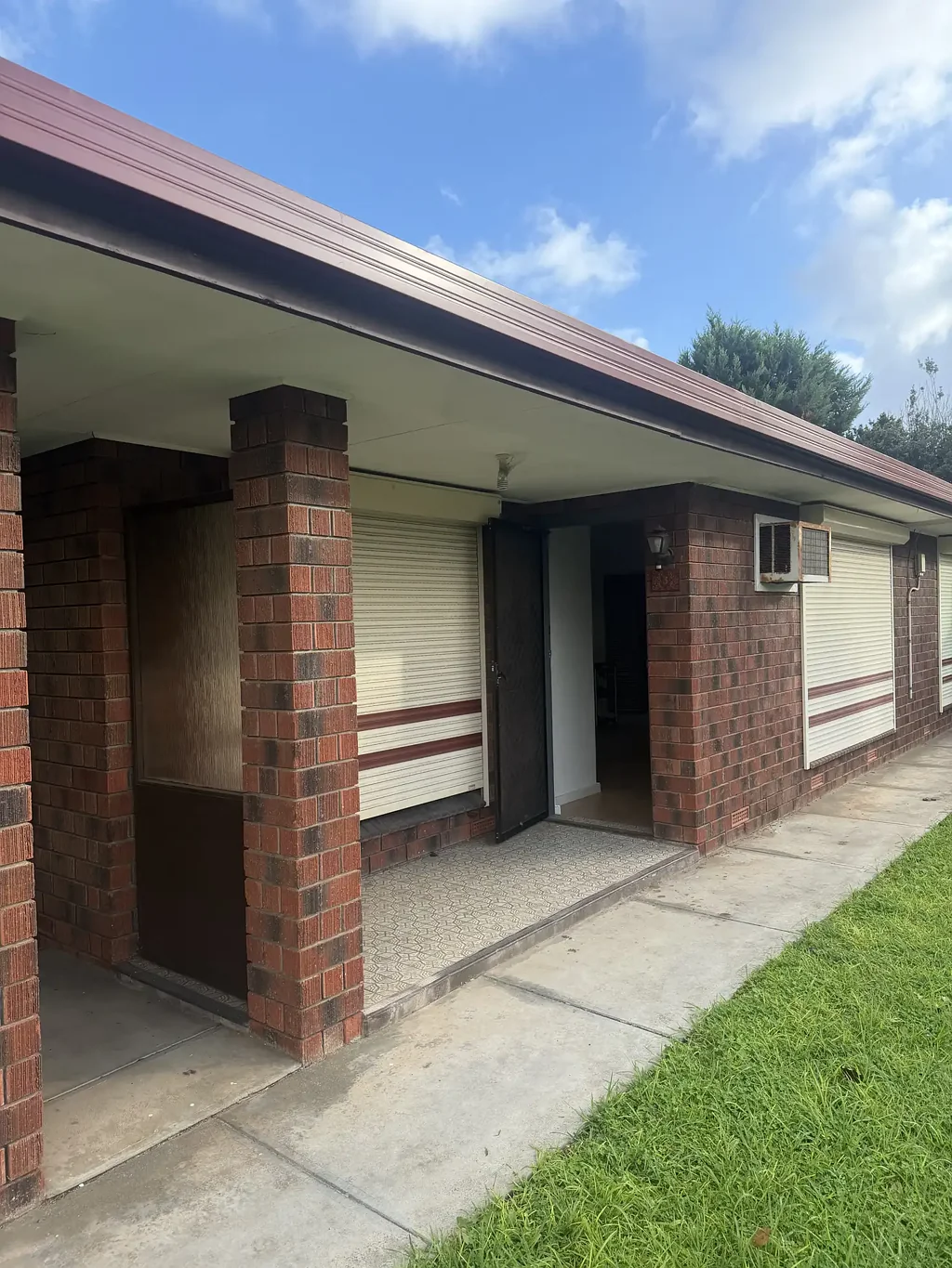 Lovely 2 bedroom unit in small quiet group of 4