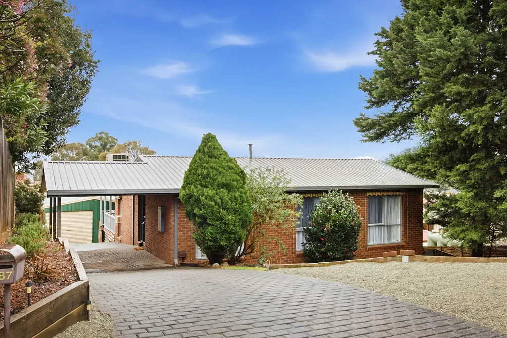 Mooroolbark 3 Bedroom Made for Families, Entertainers & Tradies