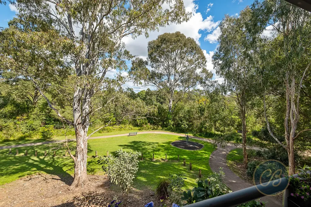 Petrie 2房 Petrie最受欢迎综合体中的底层生活，享有高架丛林景观 Ground Floor Living with Elevated Bushland Views in Petrie's Most Sought After Complex
