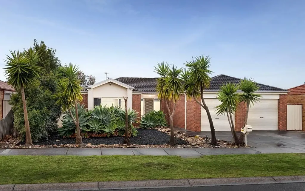 Spacious Family Retreat in Prime Hillside Location!