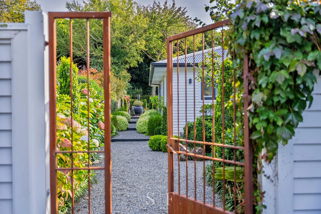 Waikanae 3Moenga Refined Family Living | Garden Enclave