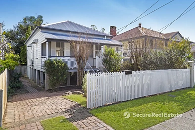 East Brisbane 2房 昆士兰风格小屋，位于优质地段 Queenslander-Style Cottage in blue-chip location