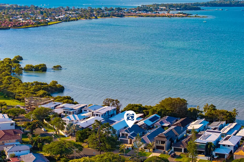 Redland Bay 4ਬੈੱਡਰੂਮ WATER VIEWS, GOLF COURSE & ONE INCREDIBLE LOCATION!