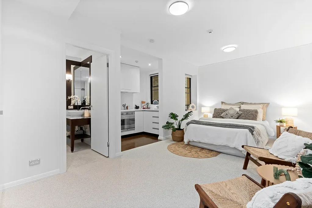 Potts Point Chic Inner-City Strata Studio in Iconic Art Deco Setting