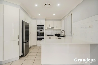 11 Bo Tree Place, Prestons, NSW 2170, 5 રૂમ, 2 બાથરૂમ, House