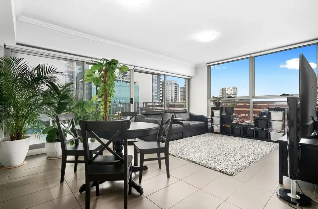 Modern contemporary 2-bedroom unit in perfect location!