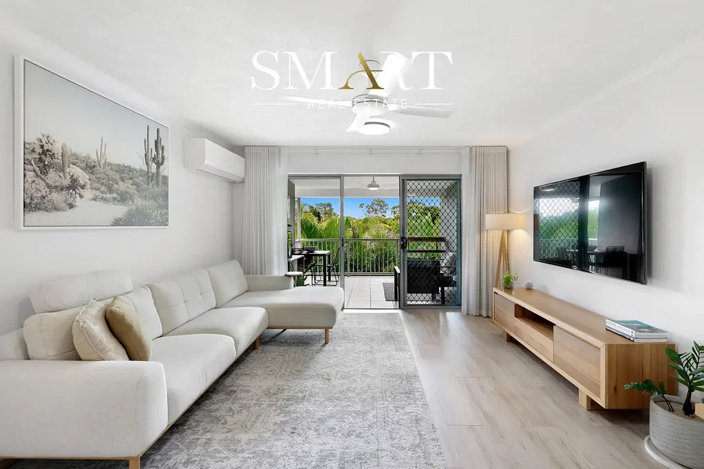 Labrador 2房  Stylish 2BR Near Broadwater - Top Floor Entertainer with Large Sunset Balcony + EV Ready!