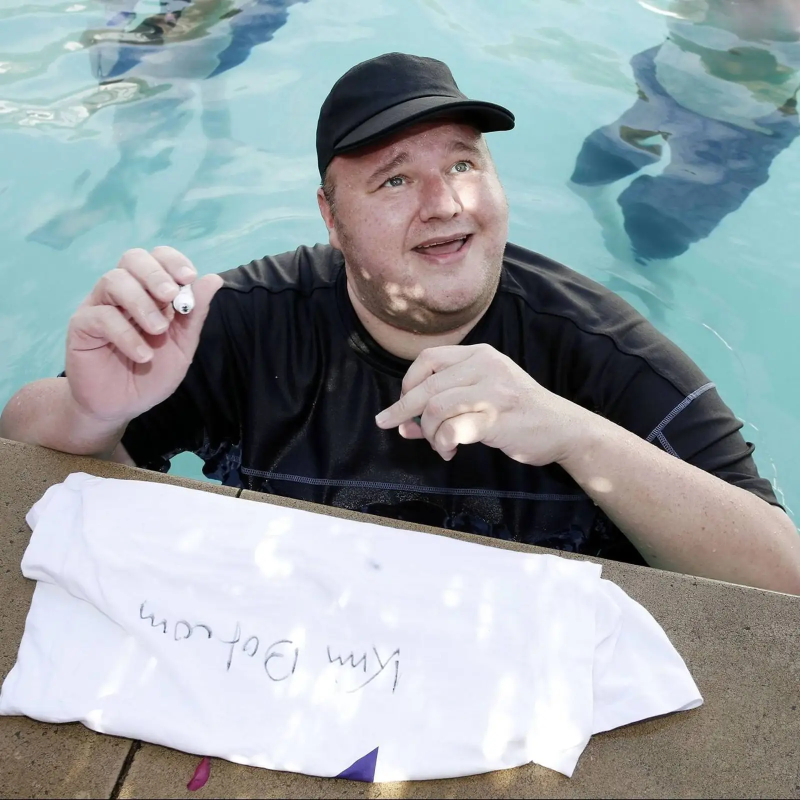 互联网大亨Kim Dotcom 称“不想在间谍堆里养孩子”，决定搬离奥克兰，移居皇后镇