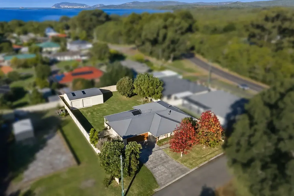 Little Grove 3房  Little Grove Living with a Serious Shed