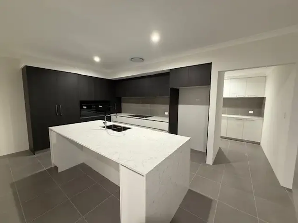 CLICK ON VIDEO ICON FOR 3D VIRTUAL WALKTHROUGH