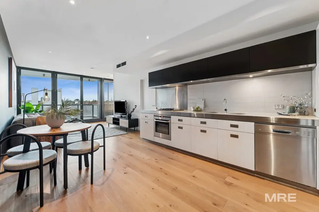 Melbourne 2ਬੈੱਡਰੂਮ Spacious Inner-City Living in the Iconic Chevron Complex
