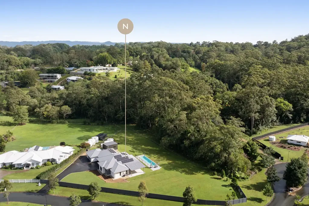 Kiels Mountain 4બેડરૂમ Modern Acreage Living with Forest Backdrop