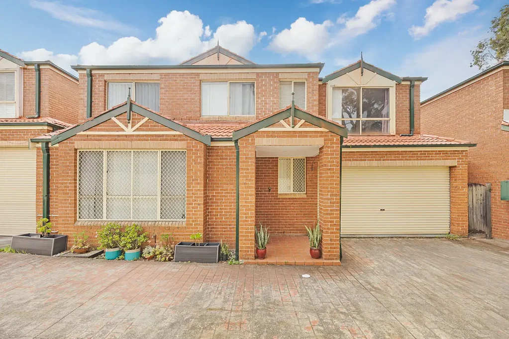 Toongabbie 3Zimmer Free Standing Torrens Title Townhouse - Metella School Catchment