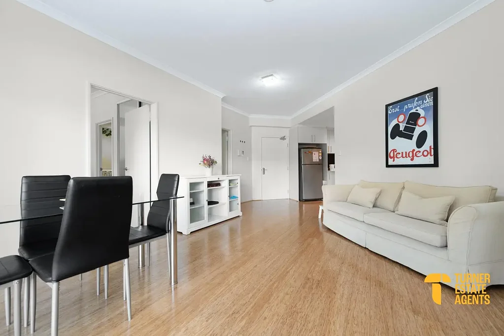 Perth 2房  Inner City Living with Space, Light and a Parkside Outlook