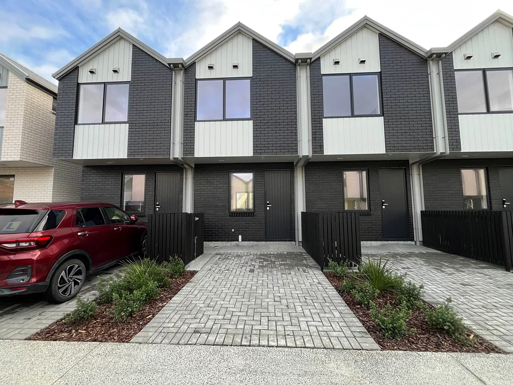 Near  New Townhouse