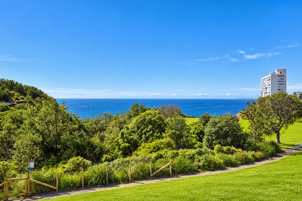 Vaucluse 3ਬੈੱਡਰੂਮ Secluded Parkside Living with Ocean Views, Balcony, Garage and Storage