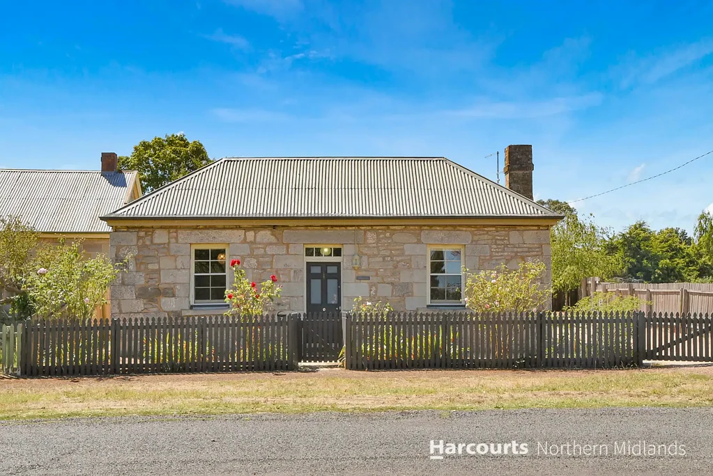 Historic Hudson Cottage