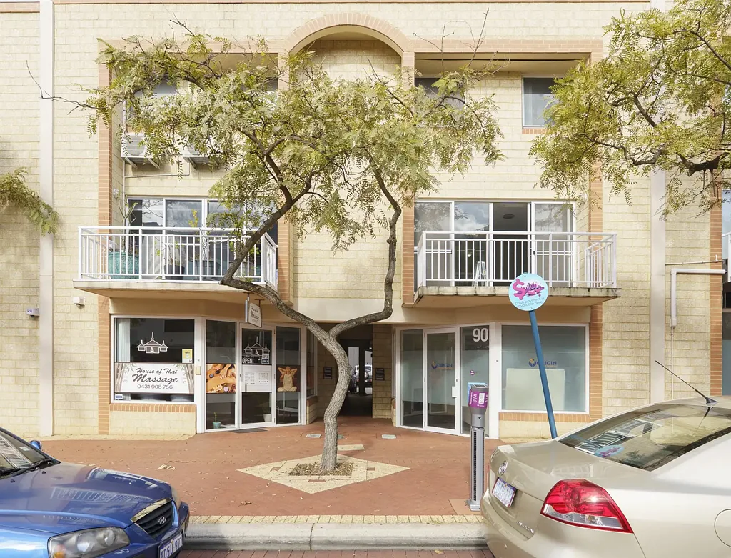 Joondalup 5房  3 STORY TOWNHOUSE / POTENTIAL INCOME 72,000 per year
