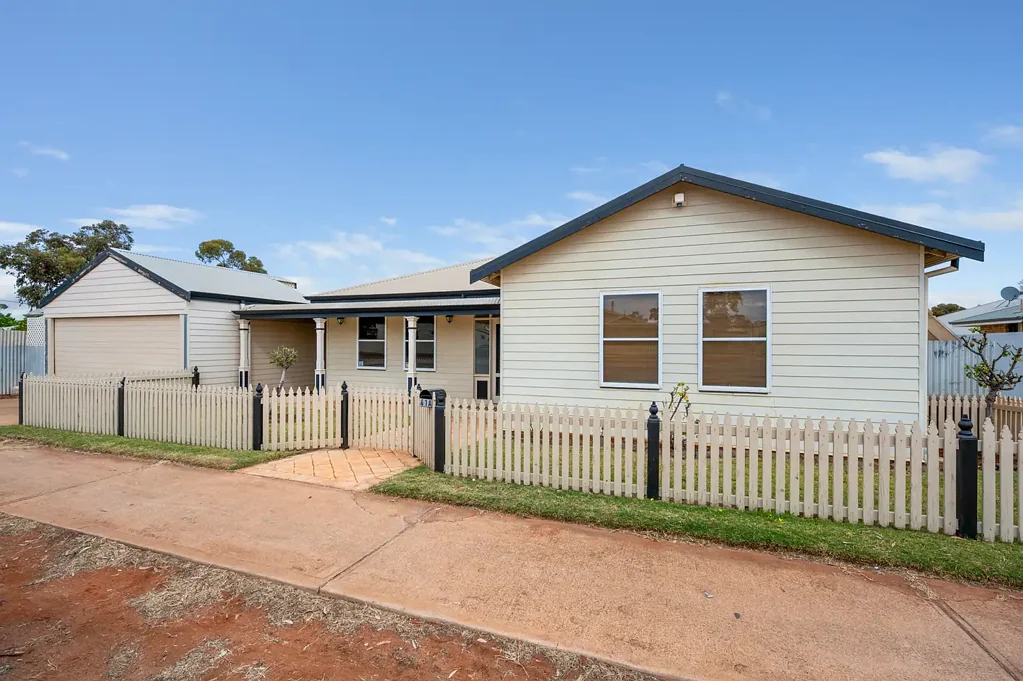 NEAT & TIDY 3x2 HOME