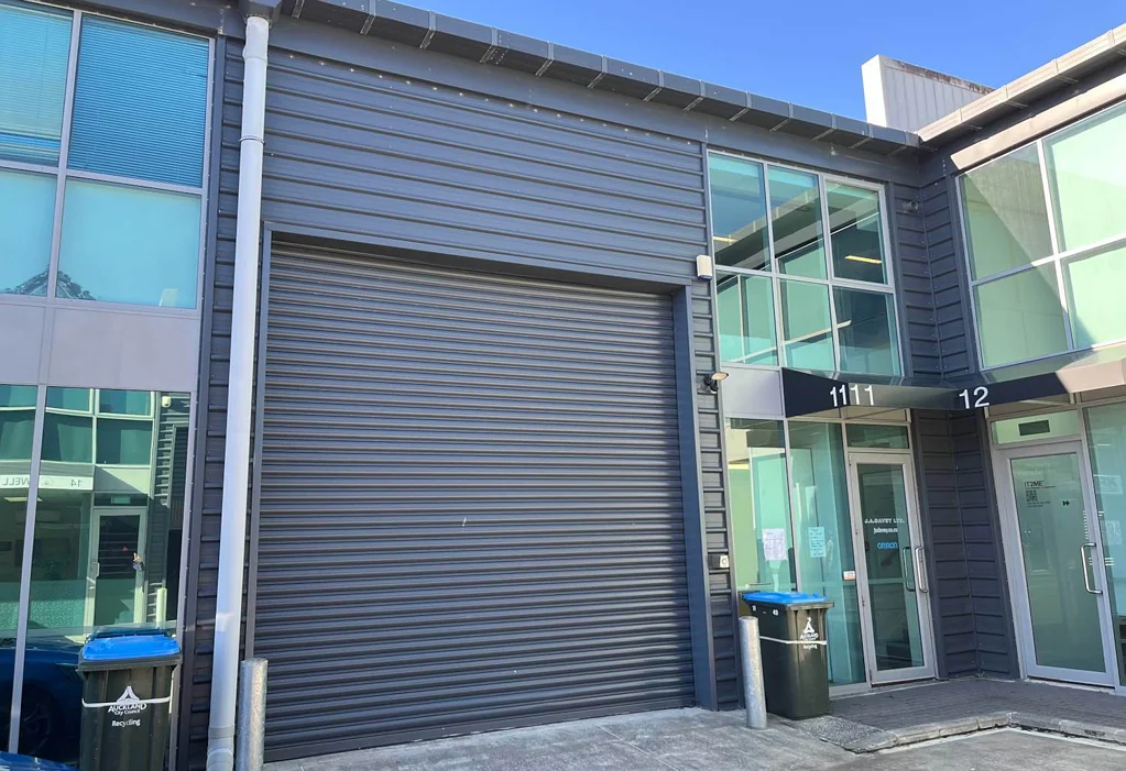 Morningside WAREHOUSE / OFFICE WITH ROLLER DOOR