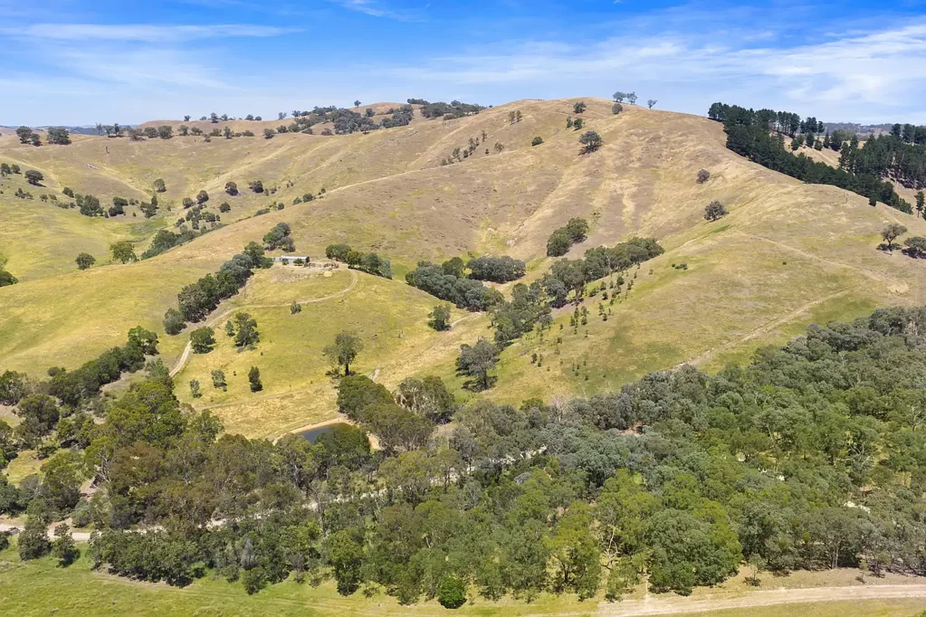 Yea  50-Acre (approx) Rural Retreat with Stunning Views