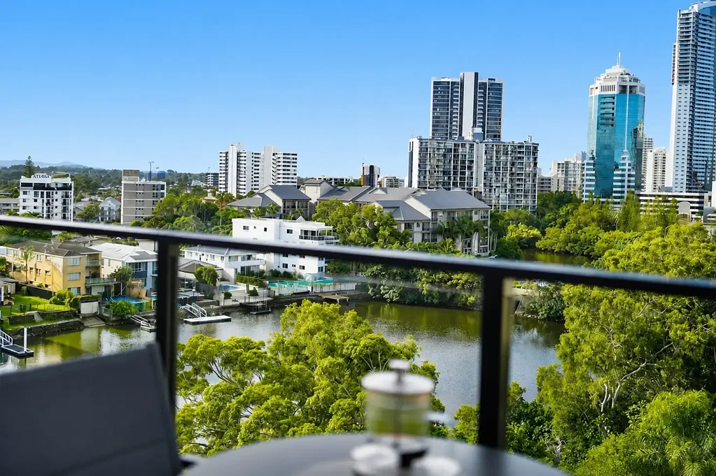 Surfers Paradise 1 Slaapkamer Stunning Near-New Riverside Property