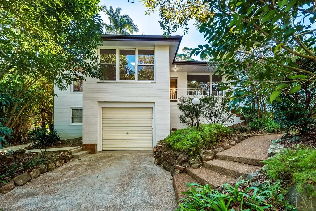 New Lambton Heights 3ห้องนอน Airy Sanctuary in Highly Sought-After Setting