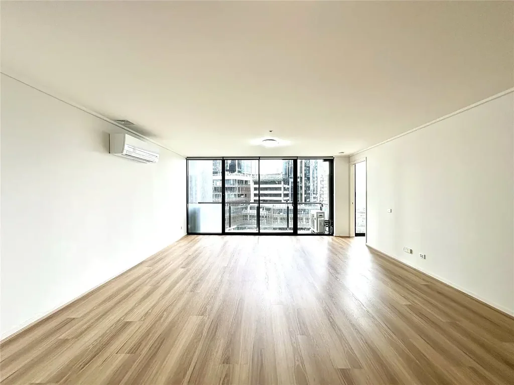 UNFURNISHED SPACIOUS FLOOROARD THREE BEDROOM APARTMENT LOCATED IN VICTORIA TOWER - SOUTHBANK !!!