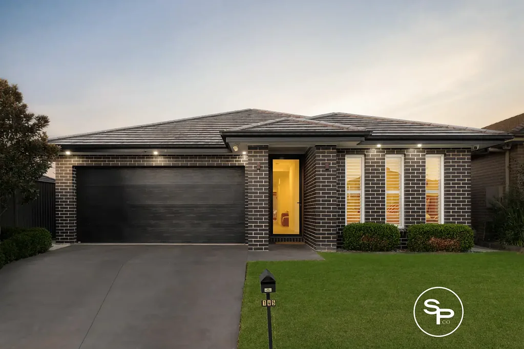 Gregory Hills 4Kwarto Contemporary Family Living with an Entertainer’s Edge