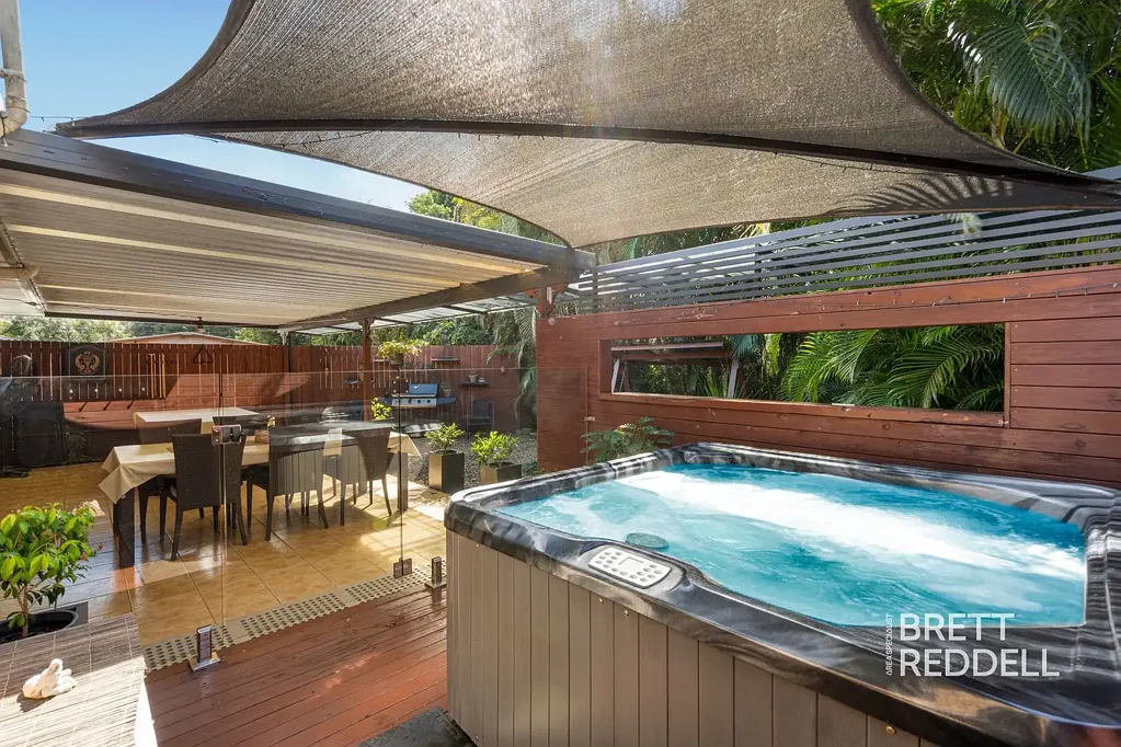 Ormeau 3房  The Brief:House with 9.25kW Solar, Large Outdoor Entertaining and Spa Area - Ormeau Living