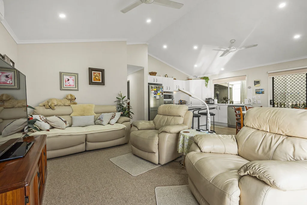 Lake Conjola 2 Bedroom Light Filled Home - Relaxed Living!