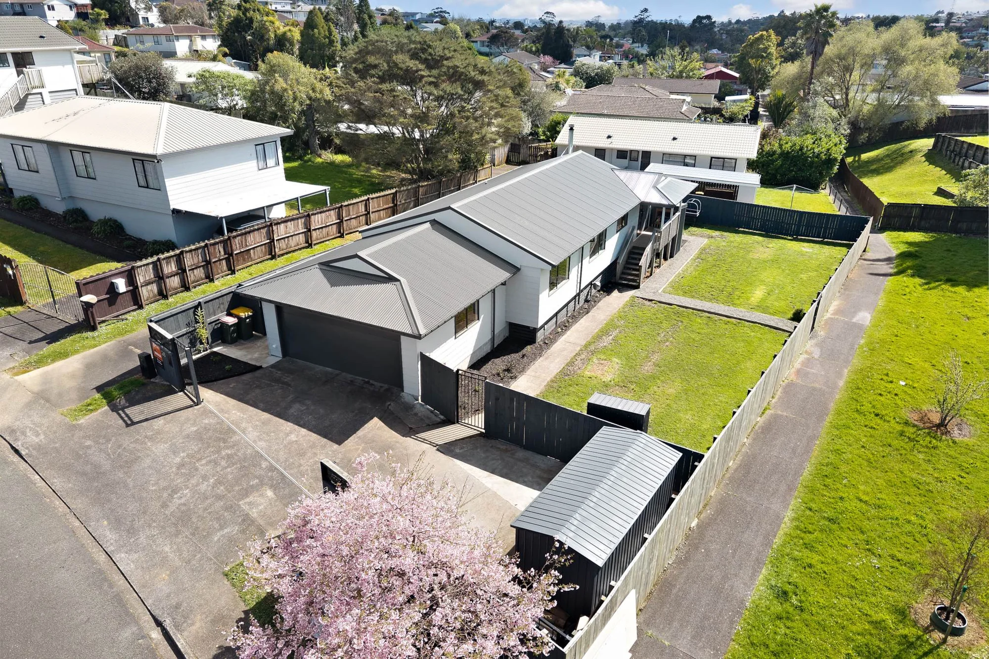Glen Eden 3Moenga Renovated to Impress – A True Family Home