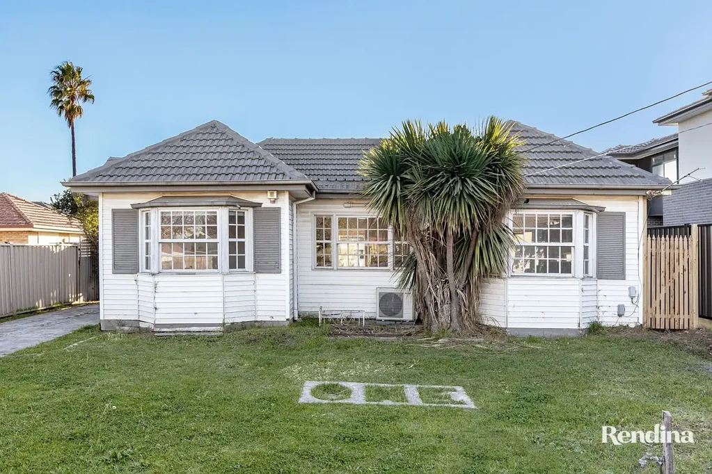 3 BEDROOM IN GREAT SUNSHINE LOCATION!