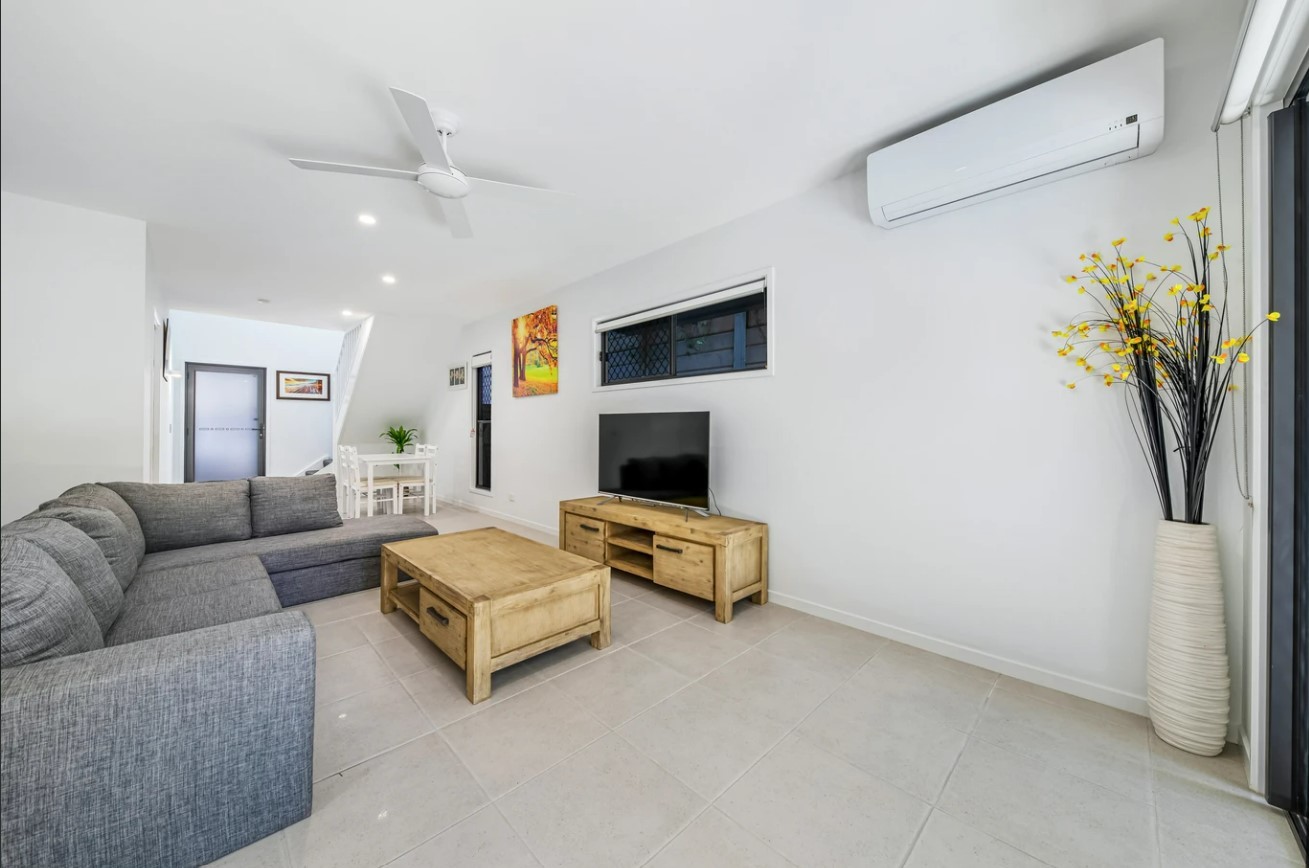 UNIT 6 14-16 REILLY RD, NAMBOUR QLD 4560, 0 chambres, 0 salles de bain, Townhouse