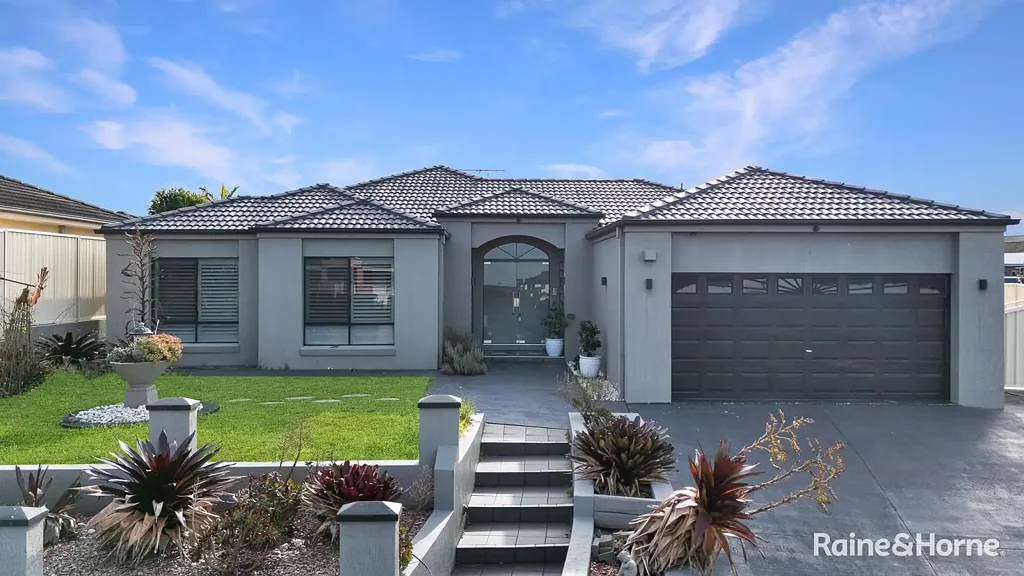 2 Drayton Crescent, Thornton, NSW 2322