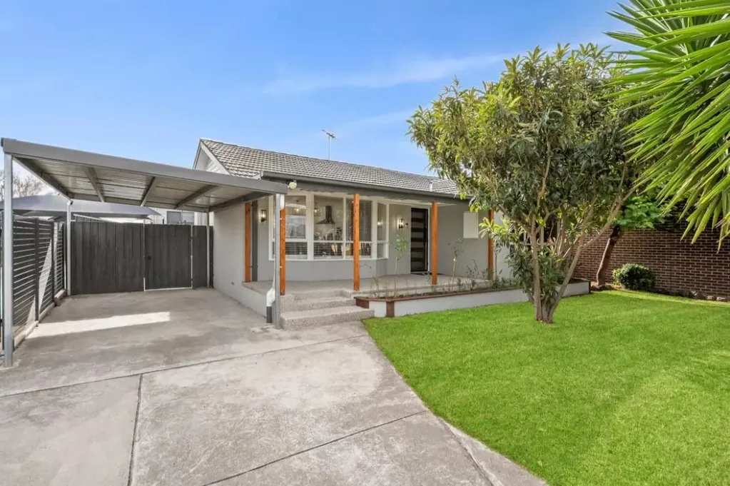 Stylish Low Maintenance Living in Lara
