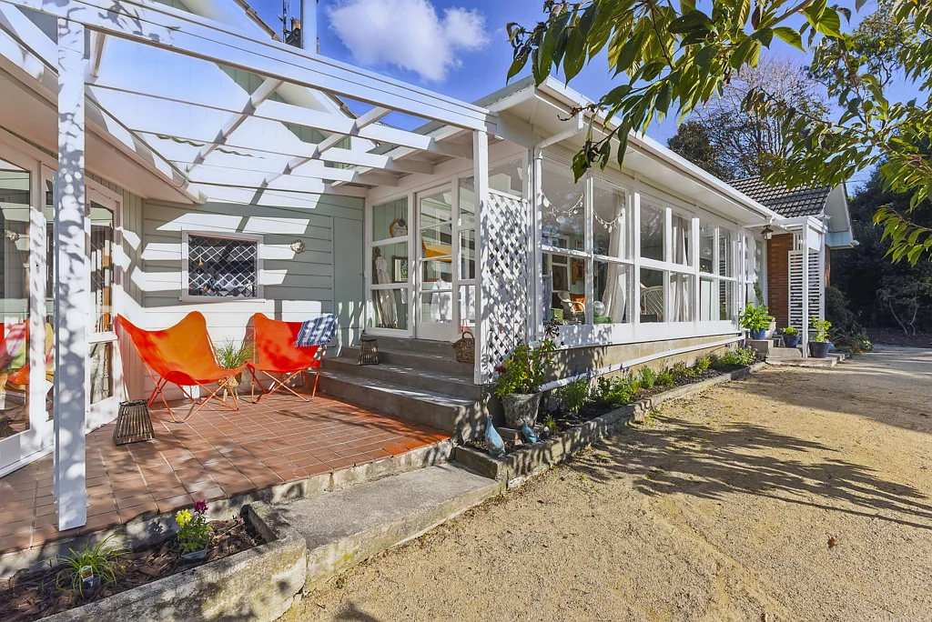 Raumati Beach 6 Bedroom Expansive family home
