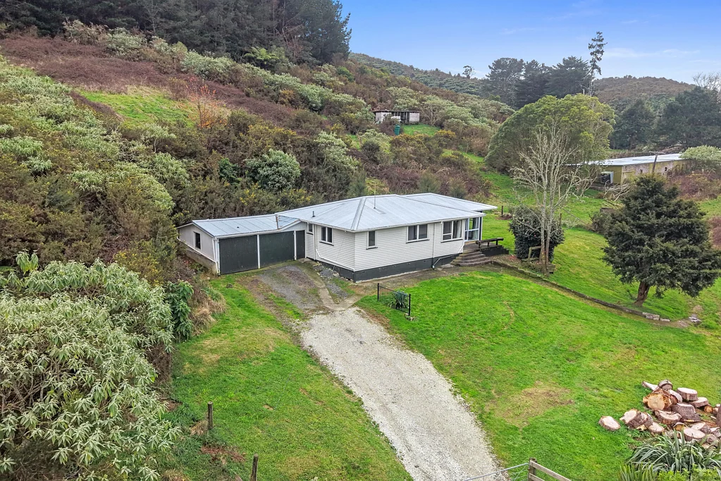 Raglan Bush Retreat with Dwelling Bonus