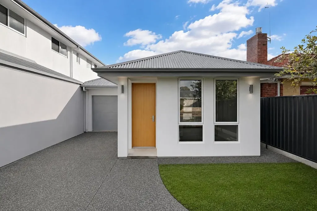 Modern Luxury Living: The Perfect Blend of City & Coast