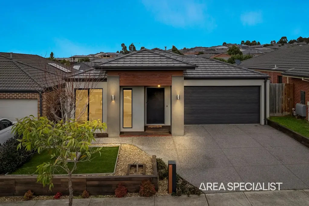 Pakenham 4房 Cardinia Views地段优越 398sqm低维护地块 主卧带步入式衣帽间 厨房石材台面岛台 宽敞户外娱乐区 紧邻购物休闲设施 The Brief: Move-In Ready Family Living in the Heart of Cardinia Views