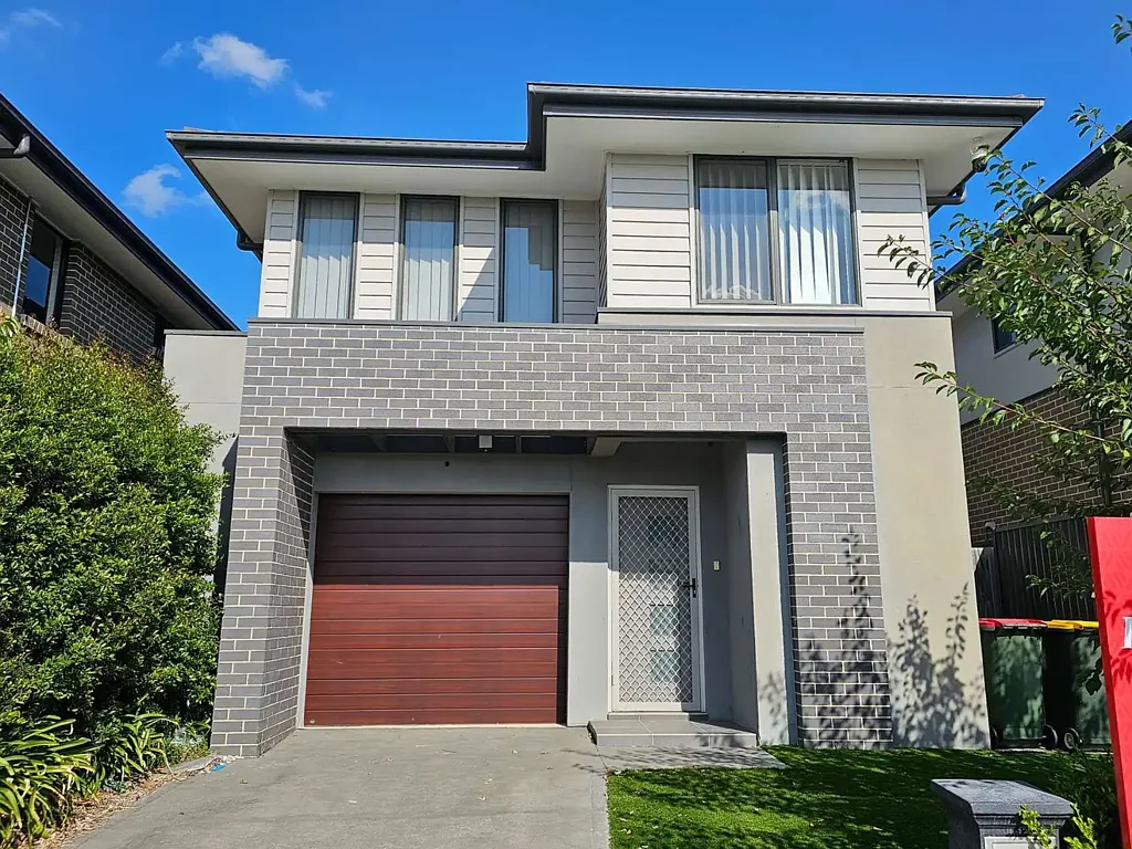 Four Bedroom Famility with Solar Panel. Within Riverbank Public Catchment