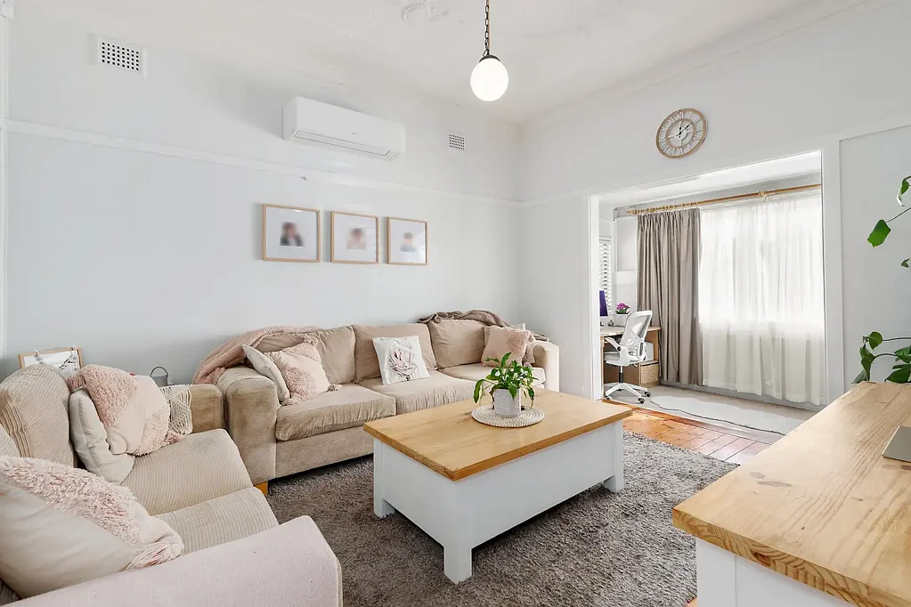 Mortdale 3कमरा North Facing Freestanding Home in Prized Location