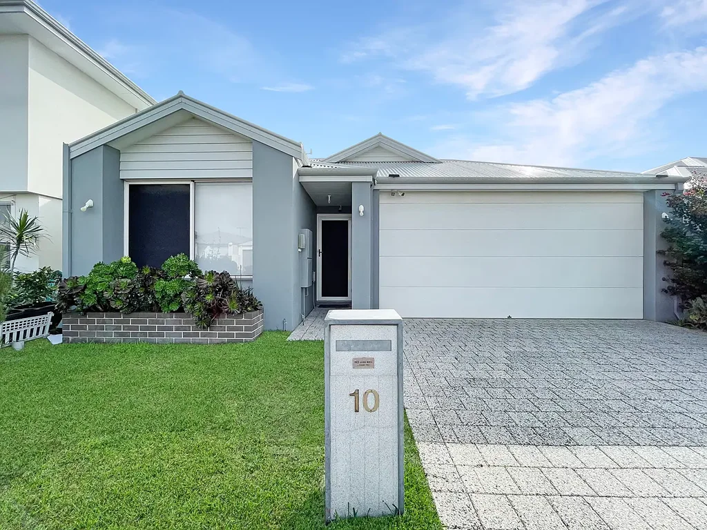 Stunning 3 Bedroom home PLUS Large Study!